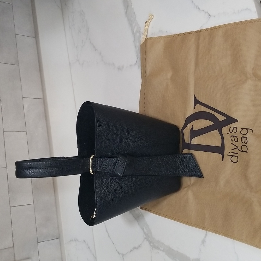 NWT! 🇮🇹 DV Diva’s bucket/Crossbody bag genuine leather - Picture 2 of 10